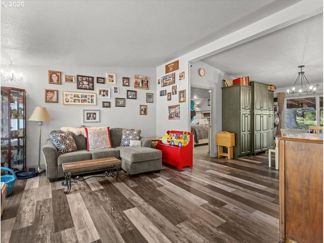 147 CARLON LOOP Rd, Longview, WA 98632
