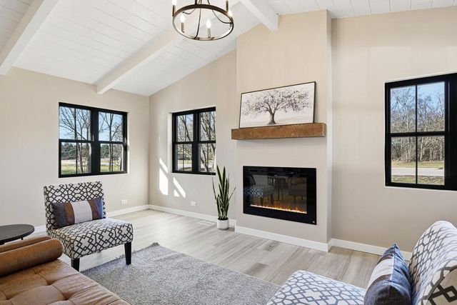 8751 368th AVENUE, Burlington, WI 53105