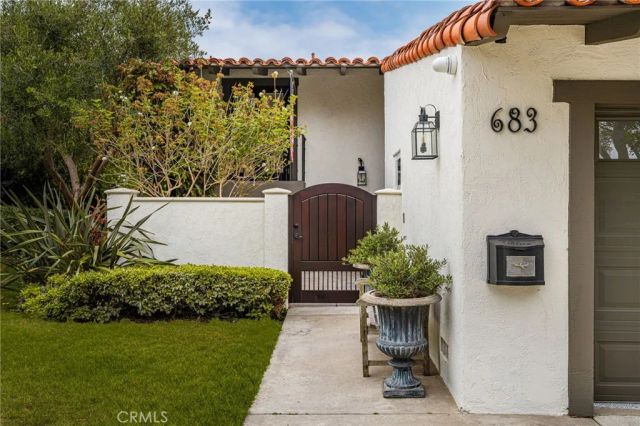 683 Vista Bonita, Newport Beach, CA 92660