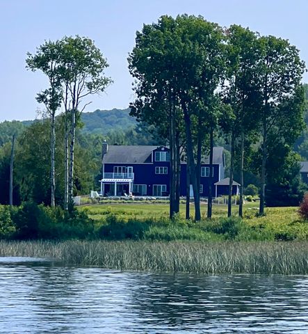 161 Johns River Drive, Derby, VT 05829