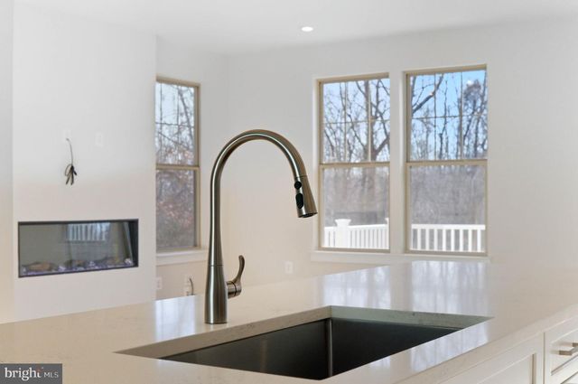 1011 VENIFENA TER SE, Leesburg, VA 20175