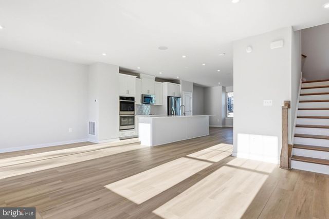 1011 VENIFENA TER SE, Leesburg, VA 20175