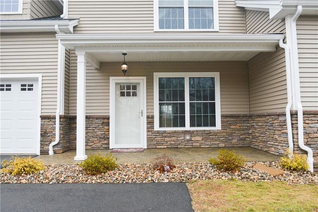 17 Brookview Circle 17, Bristol, CT 06010