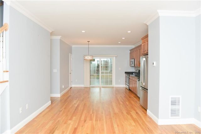 17 Brookview Circle 17, Bristol, CT 06010