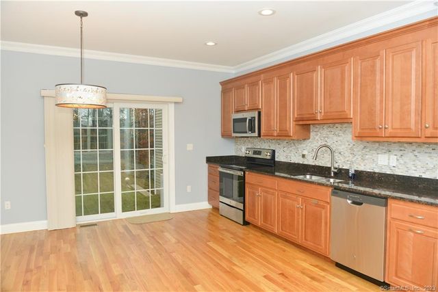 17 Brookview Circle 17, Bristol, CT 06010