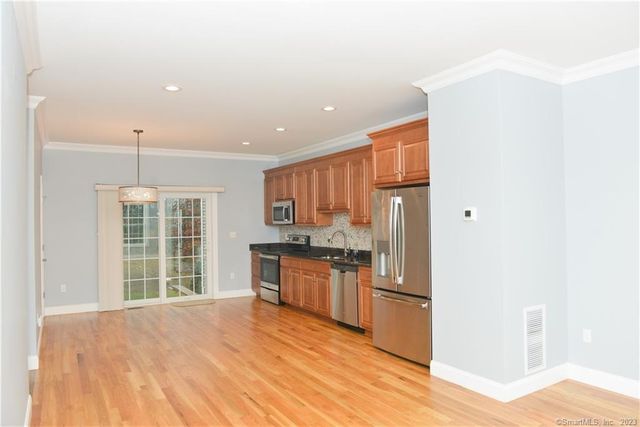 17 Brookview Circle 17, Bristol, CT 06010