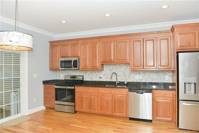 17 Brookview Circle 17, Bristol, CT 06010