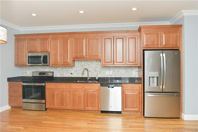 17 Brookview Circle 17, Bristol, CT 06010