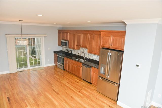 17 Brookview Circle 17, Bristol, CT 06010