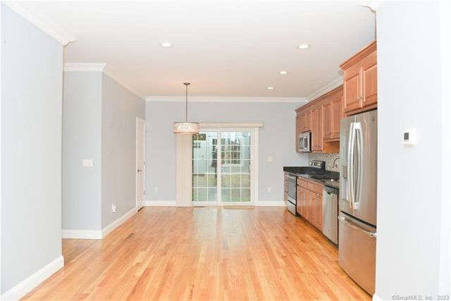 17 Brookview Circle 17, Bristol, CT 06010
