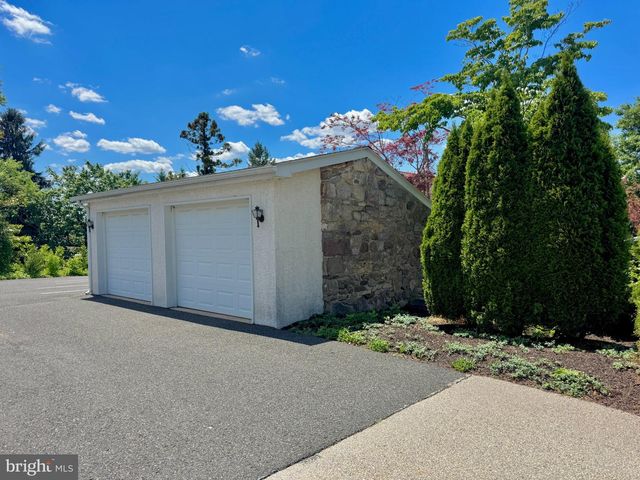 12 LUDWIG LN, Pottstown, PA 19464