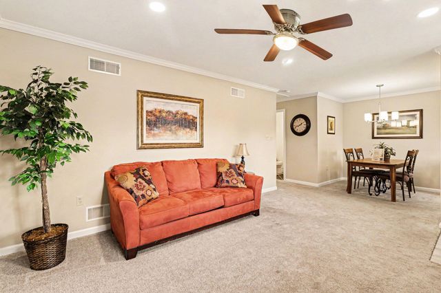 12 LUDWIG LN, Pottstown, PA 19464