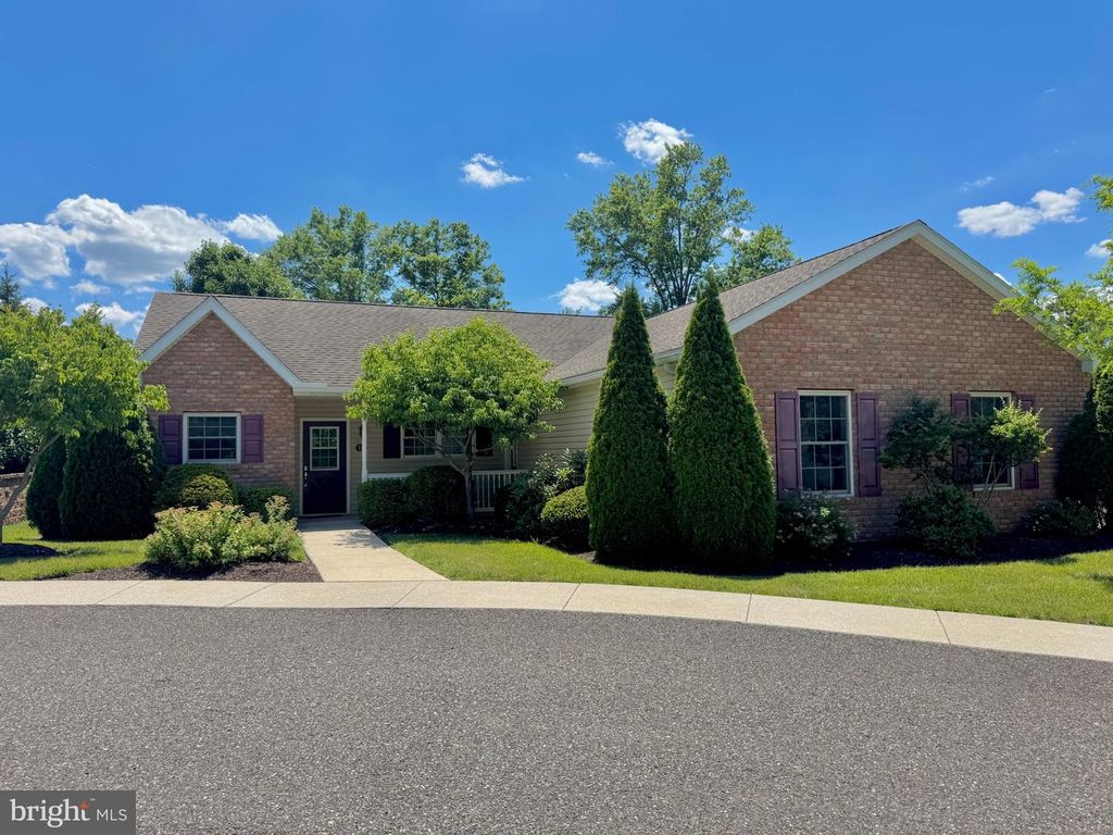 12 LUDWIG LN, Pottstown, PA 19464
