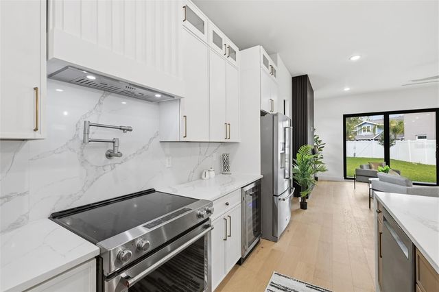 2301 N RIDGEWOOD AVENUE, Tampa, FL 33602