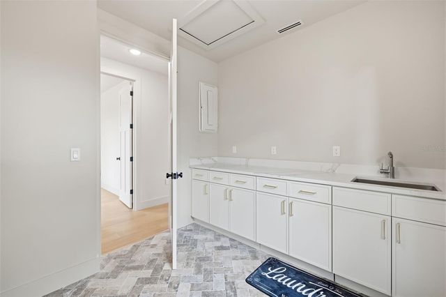 2301 N RIDGEWOOD AVENUE, Tampa, FL 33602