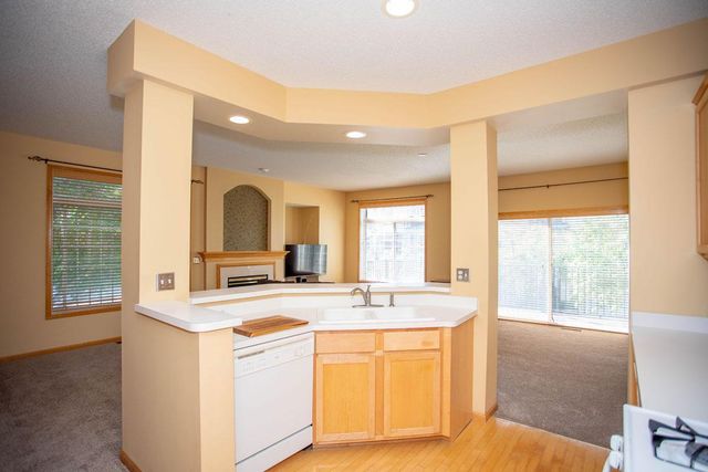 2310 Eagle Trace Lane, Woodbury, MN 55129