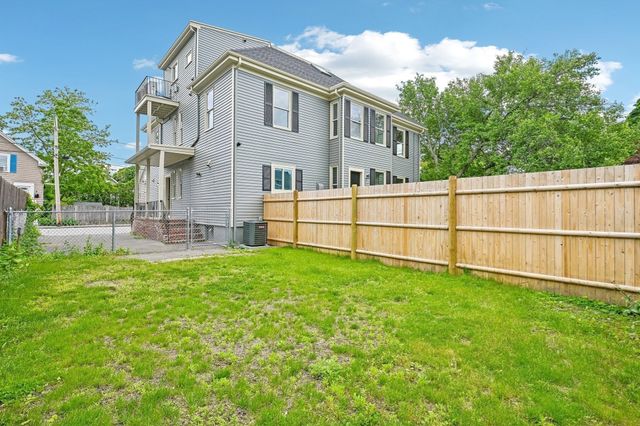 18 Balcomb St B, Salem, MA 01970
