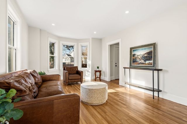 18 Balcomb St B, Salem, MA 01970