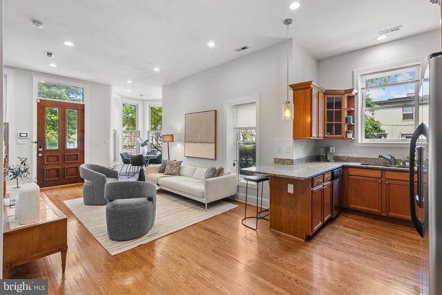 251 8TH ST NE, Washington, DC 20002