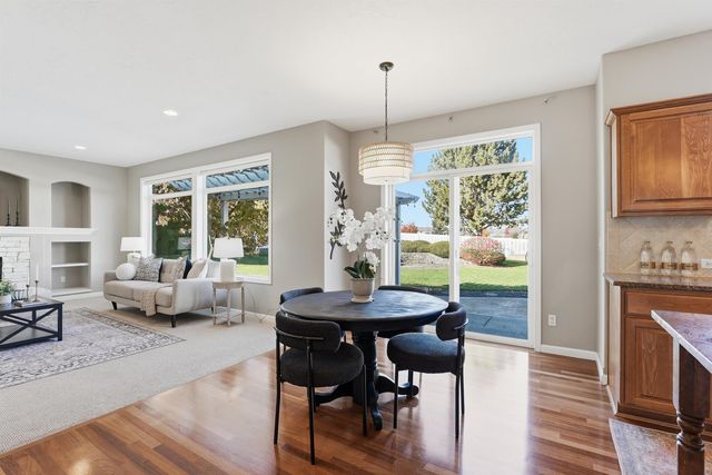 17211 E Rosemont Ln, Greenacres, WA 99016