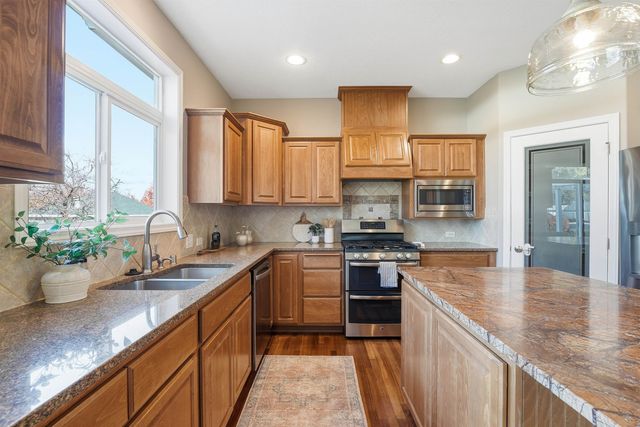 17211 E Rosemont Ln, Greenacres, WA 99016
