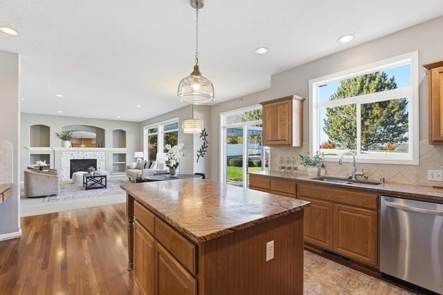 17211 E Rosemont Ln, Greenacres, WA 99016