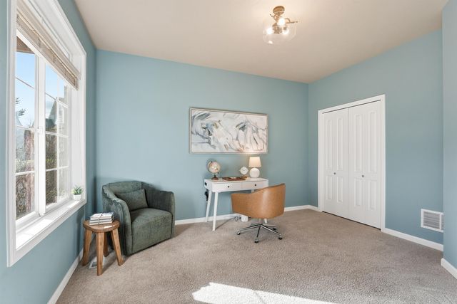 17211 E Rosemont Ln, Greenacres, WA 99016