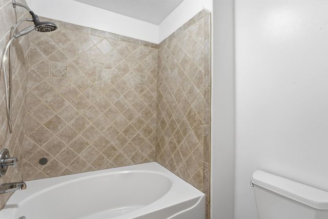 17211 E Rosemont Ln, Greenacres, WA 99016