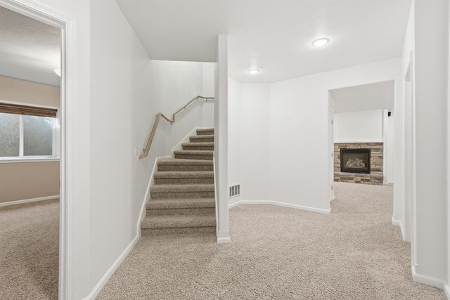 17211 E Rosemont Ln, Greenacres, WA 99016