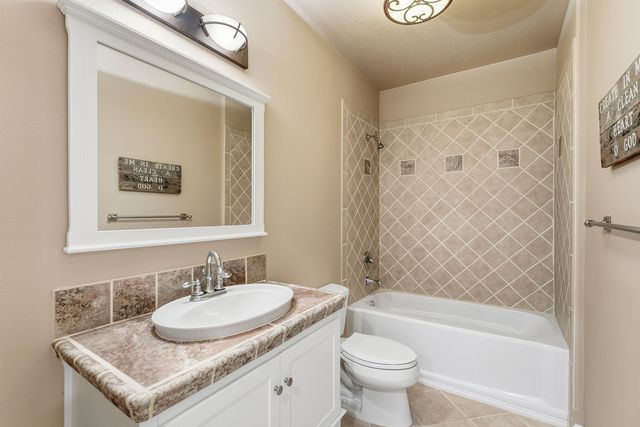 17211 E Rosemont Ln, Greenacres, WA 99016