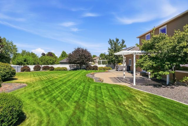 17211 E Rosemont Ln, Greenacres, WA 99016