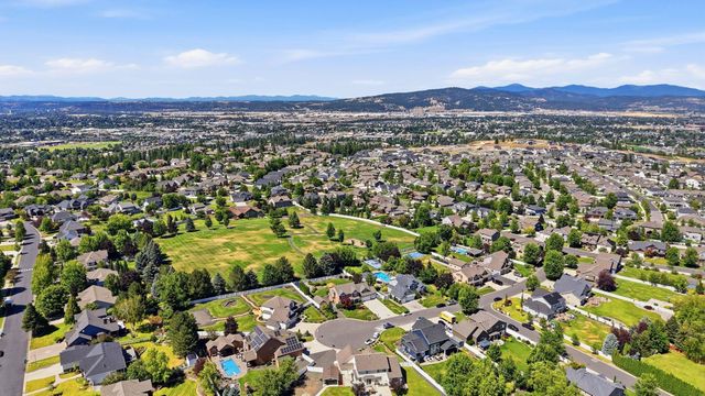 17211 E Rosemont Ln, Greenacres, WA 99016
