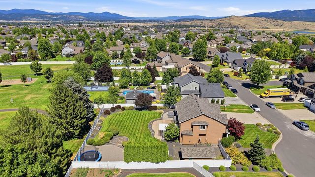 17211 E Rosemont Ln, Greenacres, WA 99016