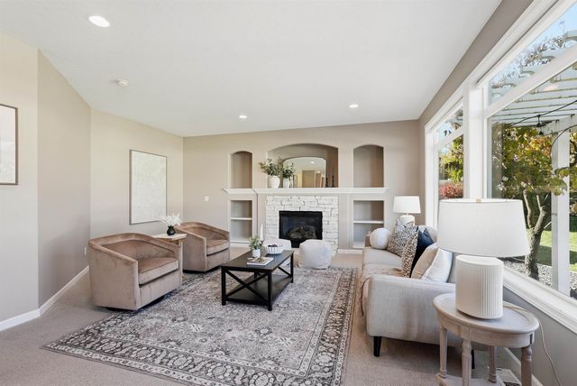 17211 E Rosemont Ln, Greenacres, WA 99016