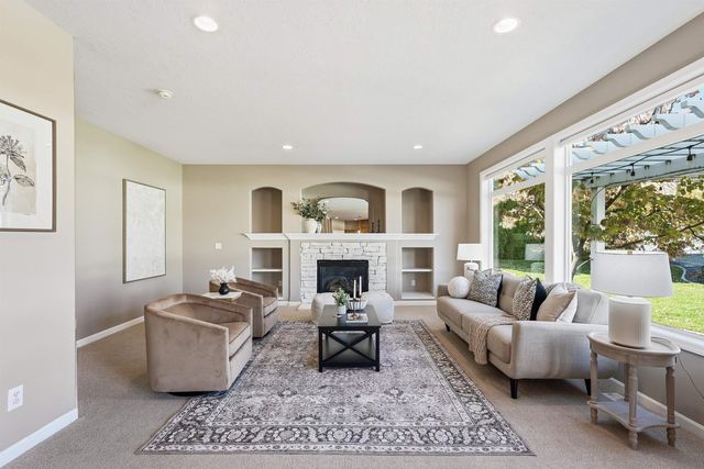 17211 E Rosemont Ln, Greenacres, WA 99016
