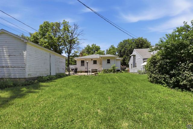 2404 SW Bradbury AVE, Topeka, KS 66611