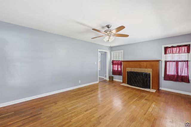 2404 SW Bradbury AVE, Topeka, KS 66611