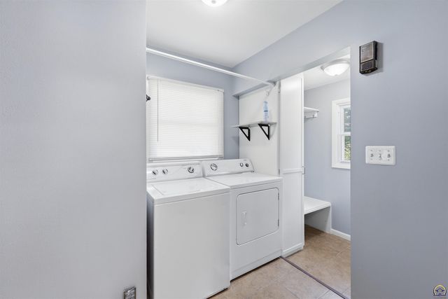 2404 SW Bradbury AVE, Topeka, KS 66611