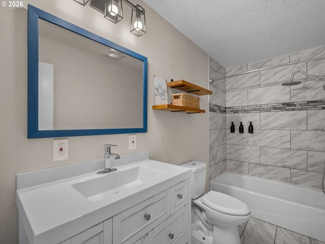 9195 Nw DICK Rd, Hillsboro, OR 97124