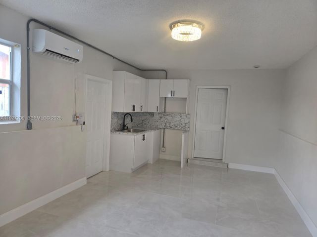 6455 Custer St, Hollywood, FL 33024