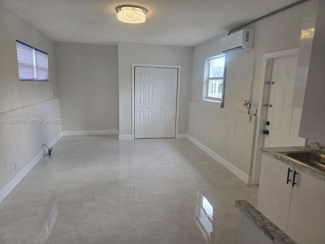 6455 Custer St, Hollywood, FL 33024