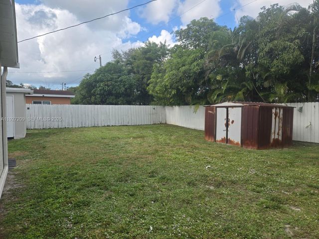6455 Custer St, Hollywood, FL 33024