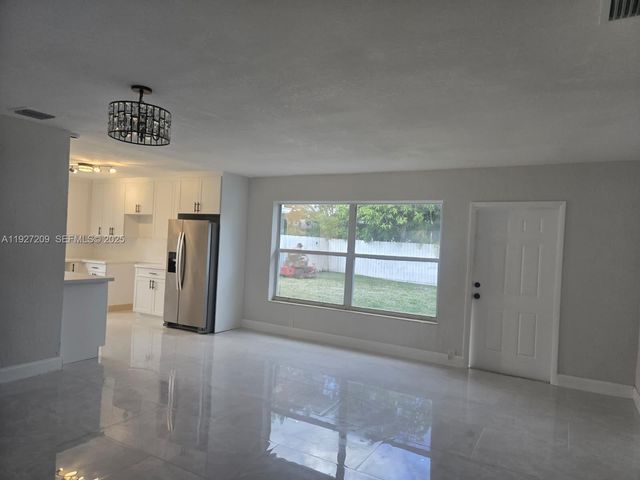 6455 Custer St, Hollywood, FL 33024