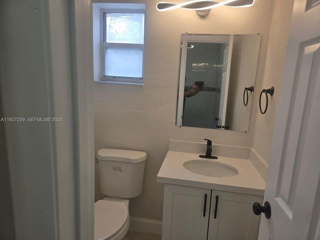 6455 Custer St, Hollywood, FL 33024