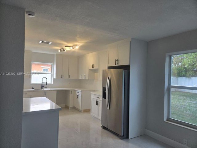 6455 Custer St, Hollywood, FL 33024