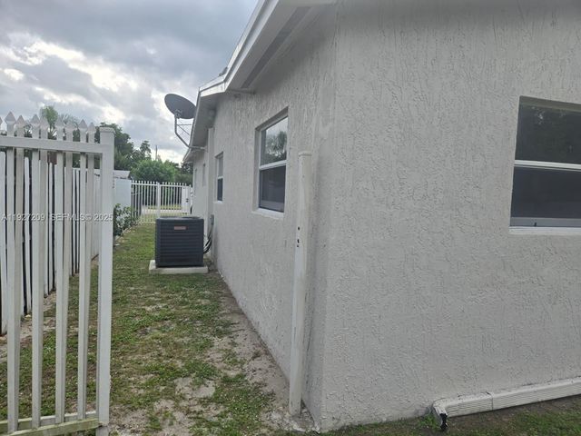 6455 Custer St, Hollywood, FL 33024