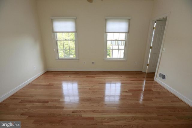 2339 SANDBURG ST, Dunn Loring, VA 22027