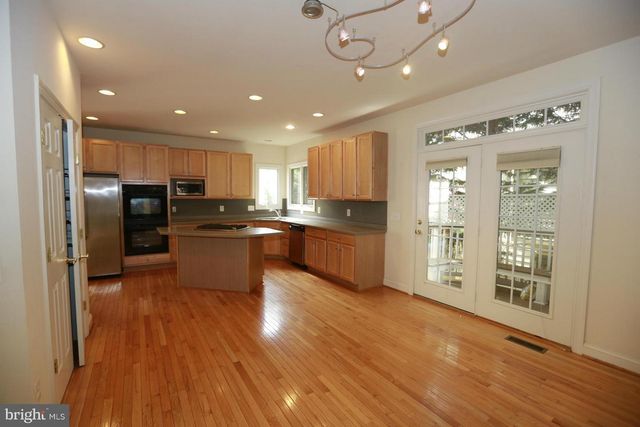 2339 SANDBURG ST, Dunn Loring, VA 22027