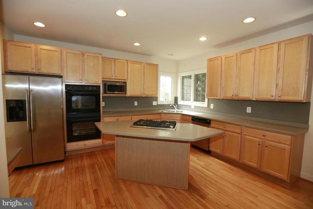 2339 SANDBURG ST, Dunn Loring, VA 22027
