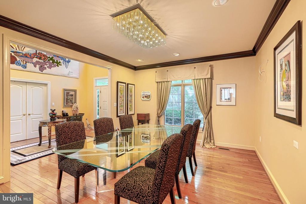 Image 11 of property listing at 3121 ENCLAVE CT, Baltimore, MD 21208